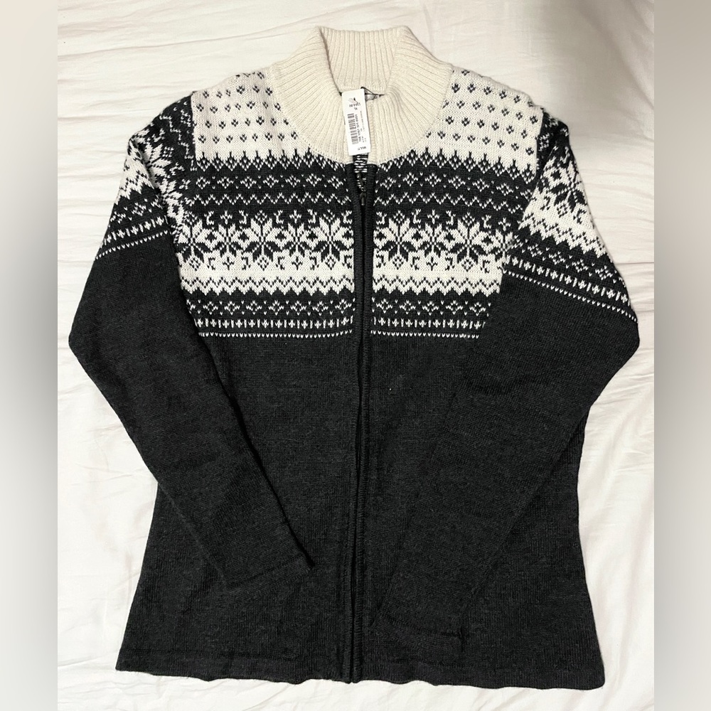 NWT Alpaca sweater Winter design, size XL